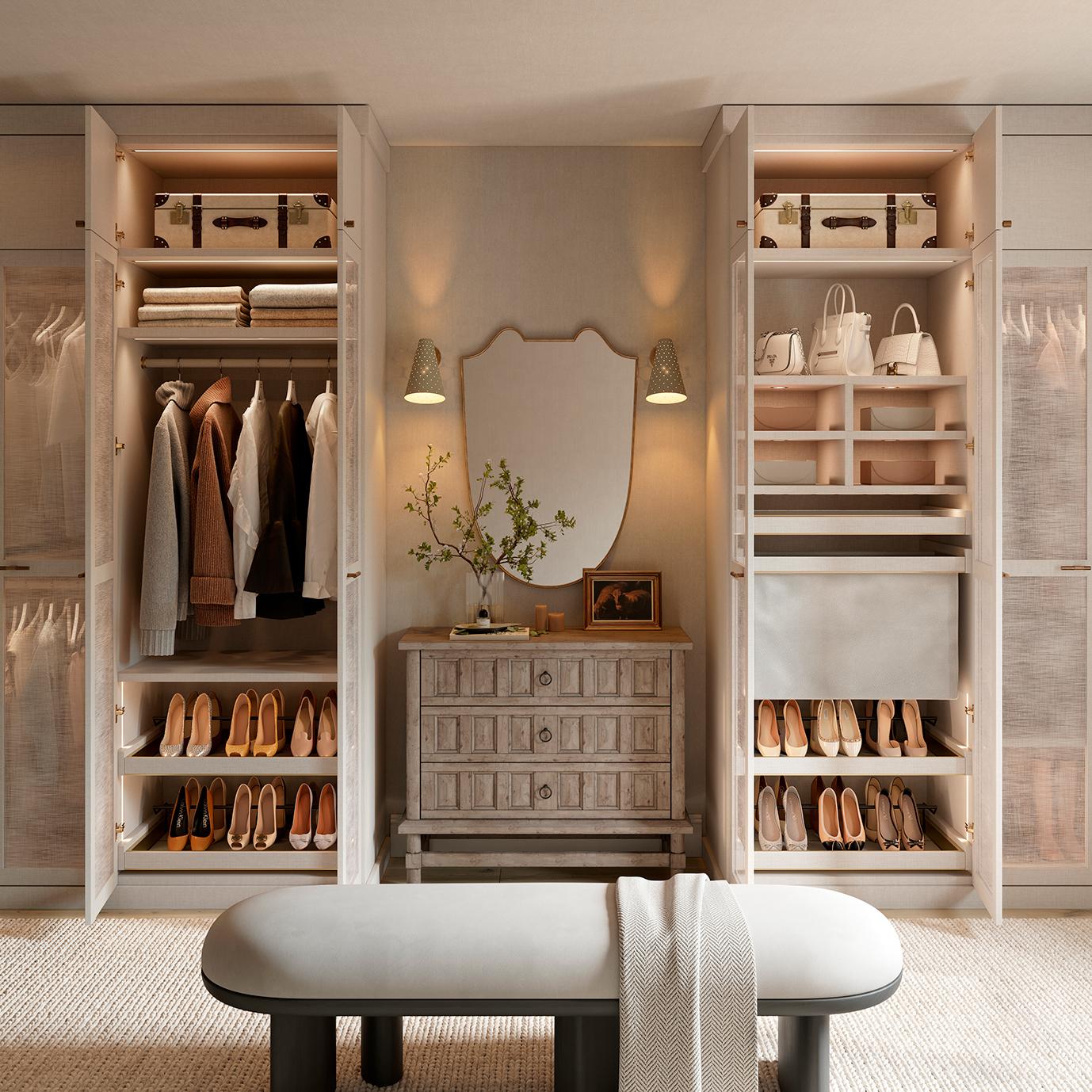 Ideas de vestidores personalizados con estantes abiertos, puertas de gabinete transparentes, almacenamiento de zapatos e iluminación personalizada de California Closets
