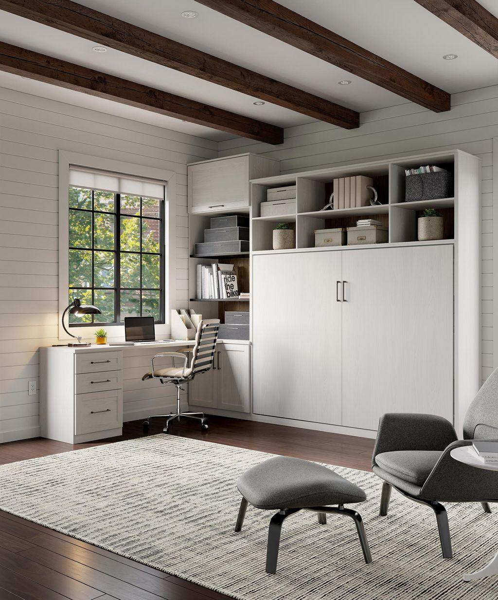 Dormitorio tipo loft con cama abatible, escritorio integrado y almacenamiento vertical, de California Closets.