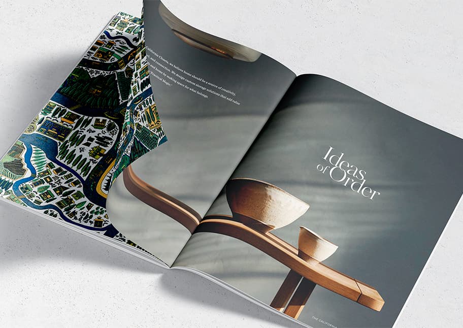 Inspiración de la revista que muestra un hermoso diseño de telas y un sillón elegante para complementar Ideas de Orden de California Closets.