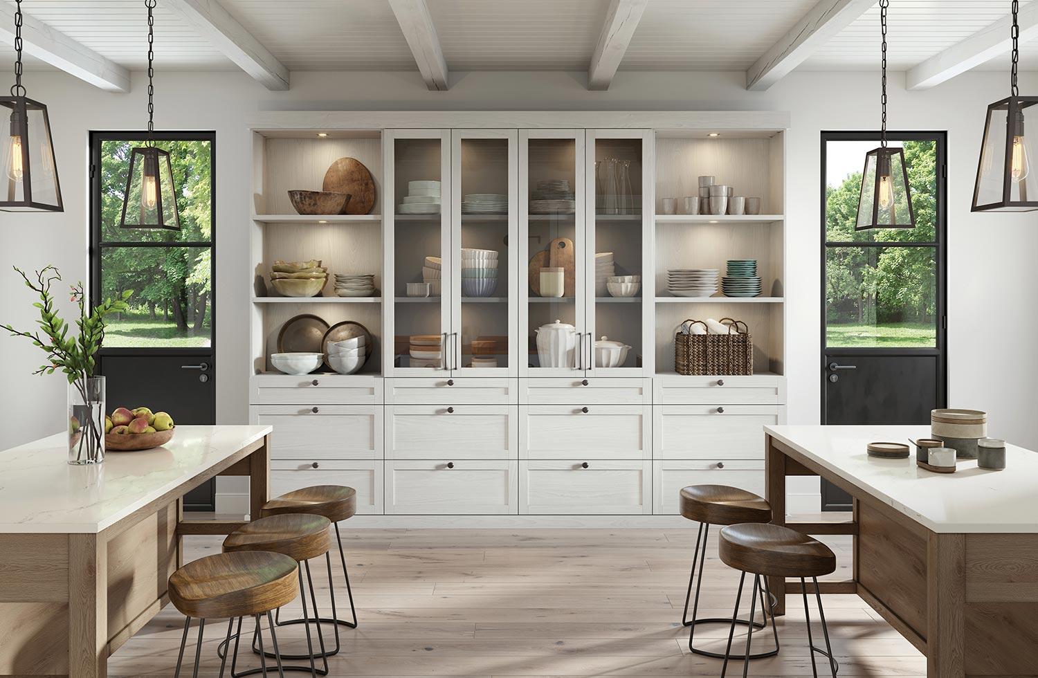 Diseño de despensa de cocina estilo granja con gabinetes personalizados, cajones y estantes abiertos de California Closets