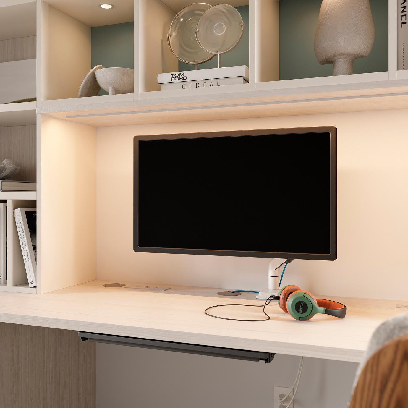 Iluminación lineal a medida para esquinas de cocina con opciones de temperatura de color | California Closets